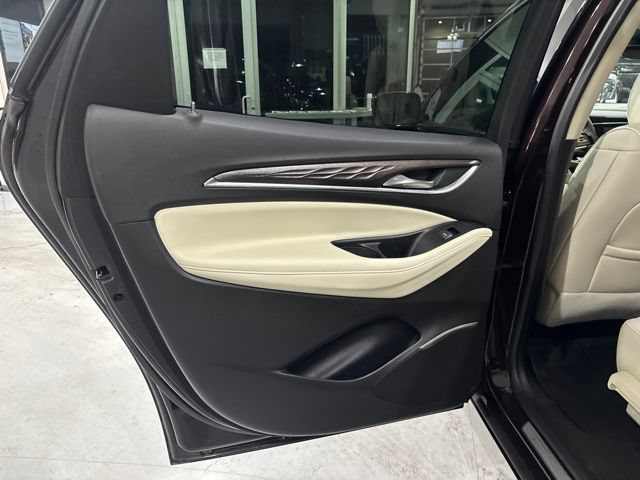 Used 2023 Buick Enclave Avenir w/ Avenir Technology Package AWD/4WD image 31