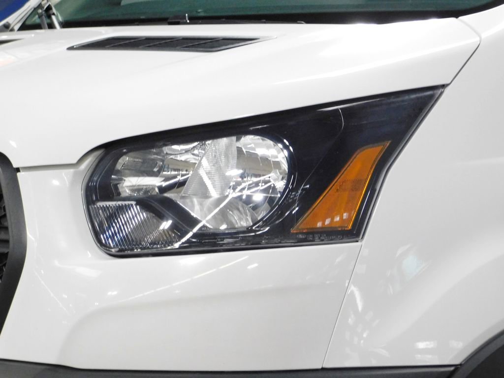Used 2022 Ford Transit 250 AWD image 17