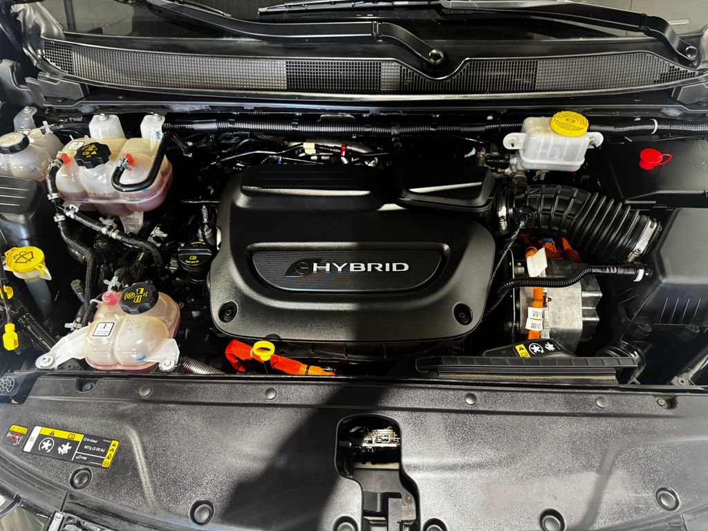 Used 2023 Chrysler Pacifica Touring-L image 11