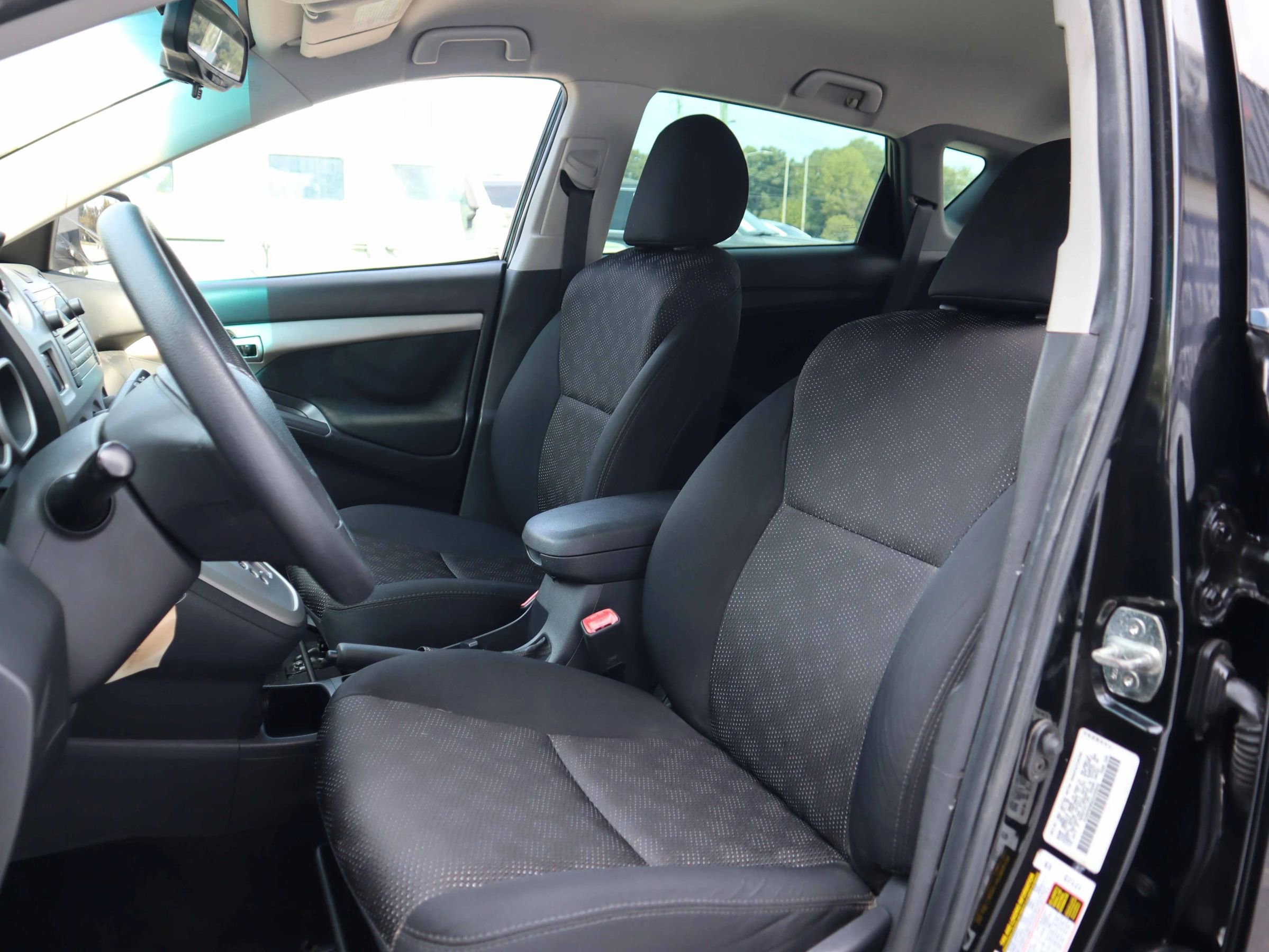 Used 2010 Pontiac Vibe w/ Preferred Package image 2