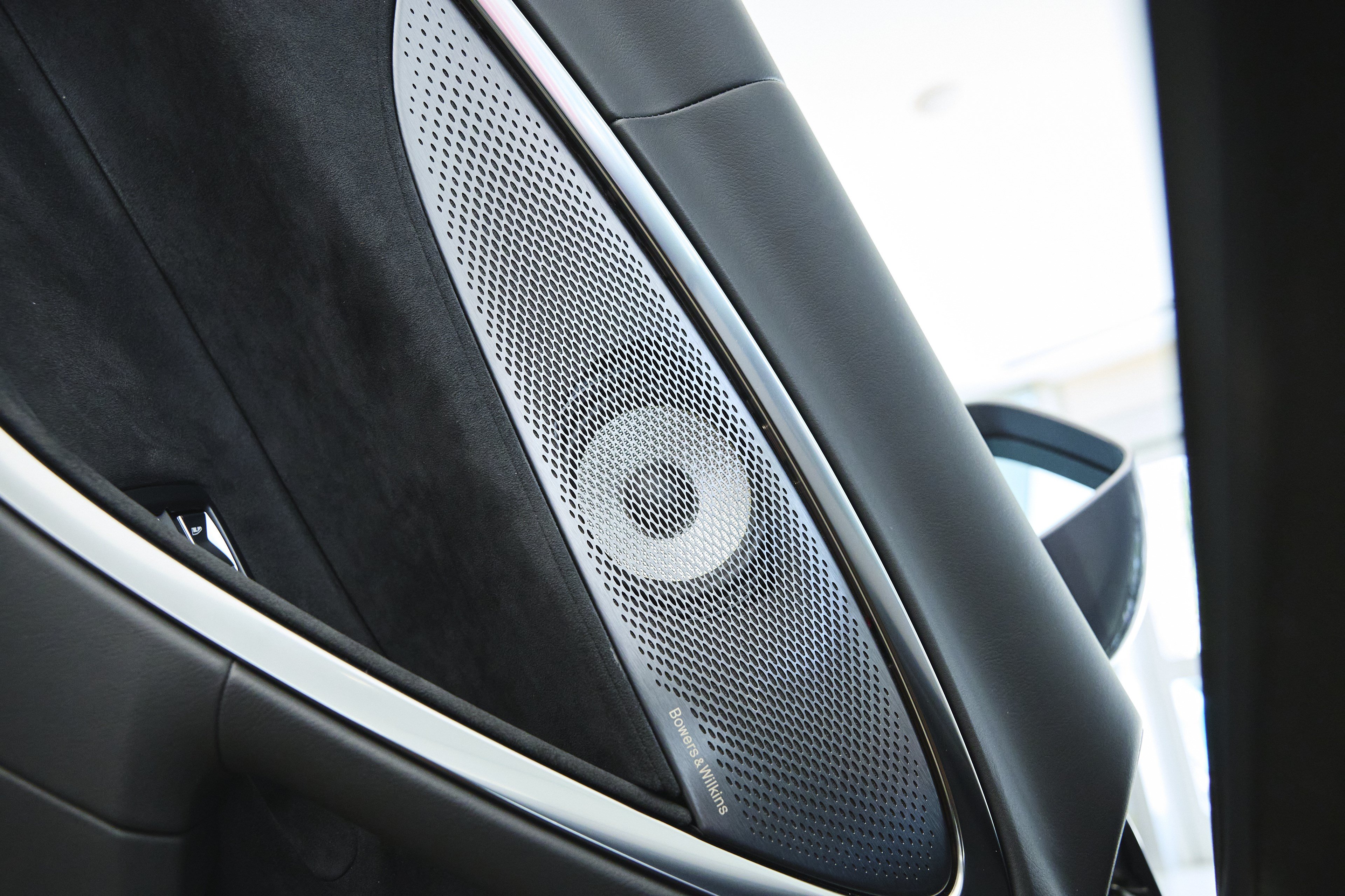 Used 2025 McLaren Artura Spider RWD image 28