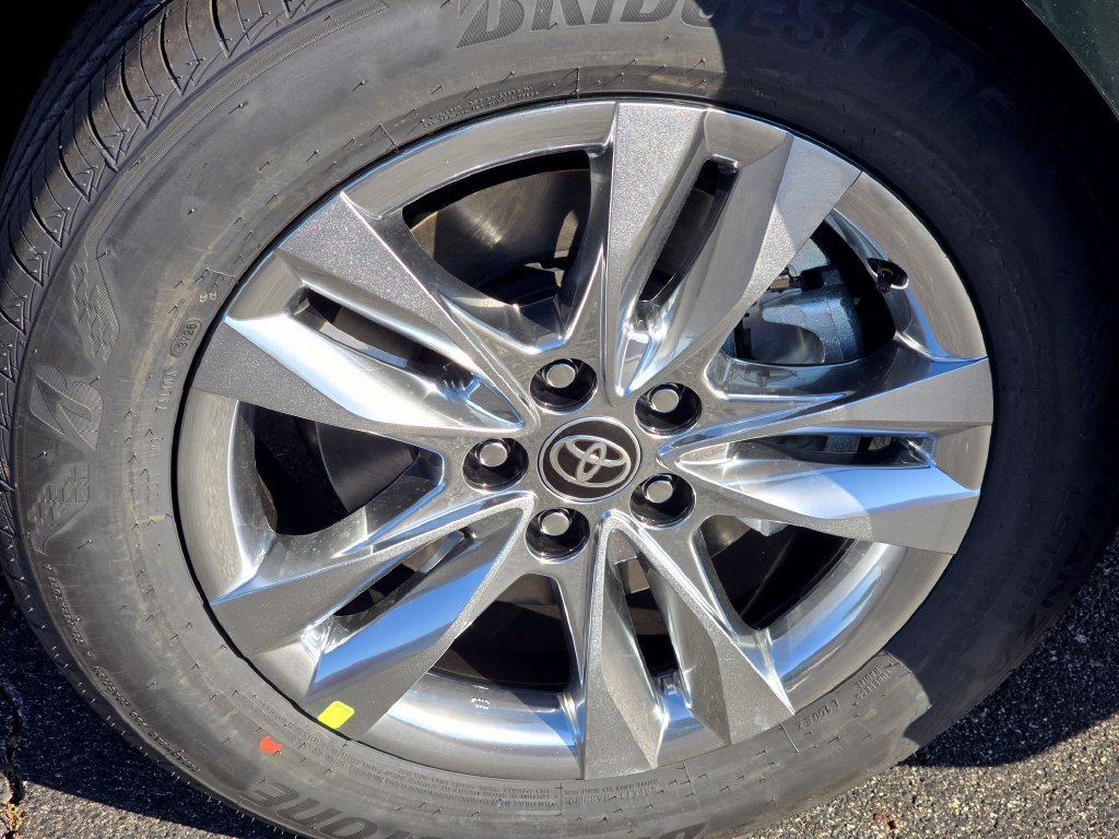 New 2026 Toyota Sienna XLE FWD image 11