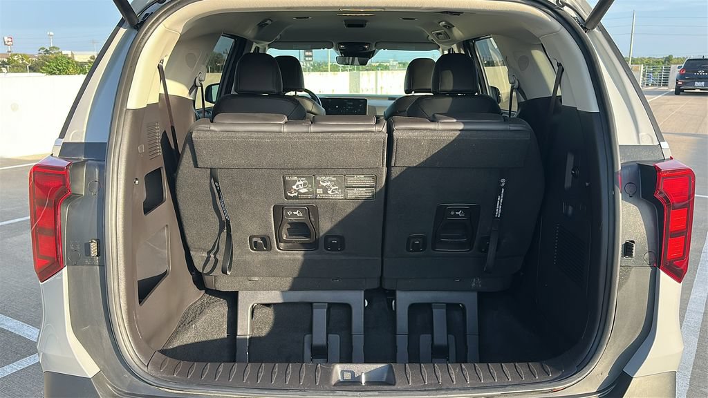 Used 2026 Kia Carnival EX FWD image 37