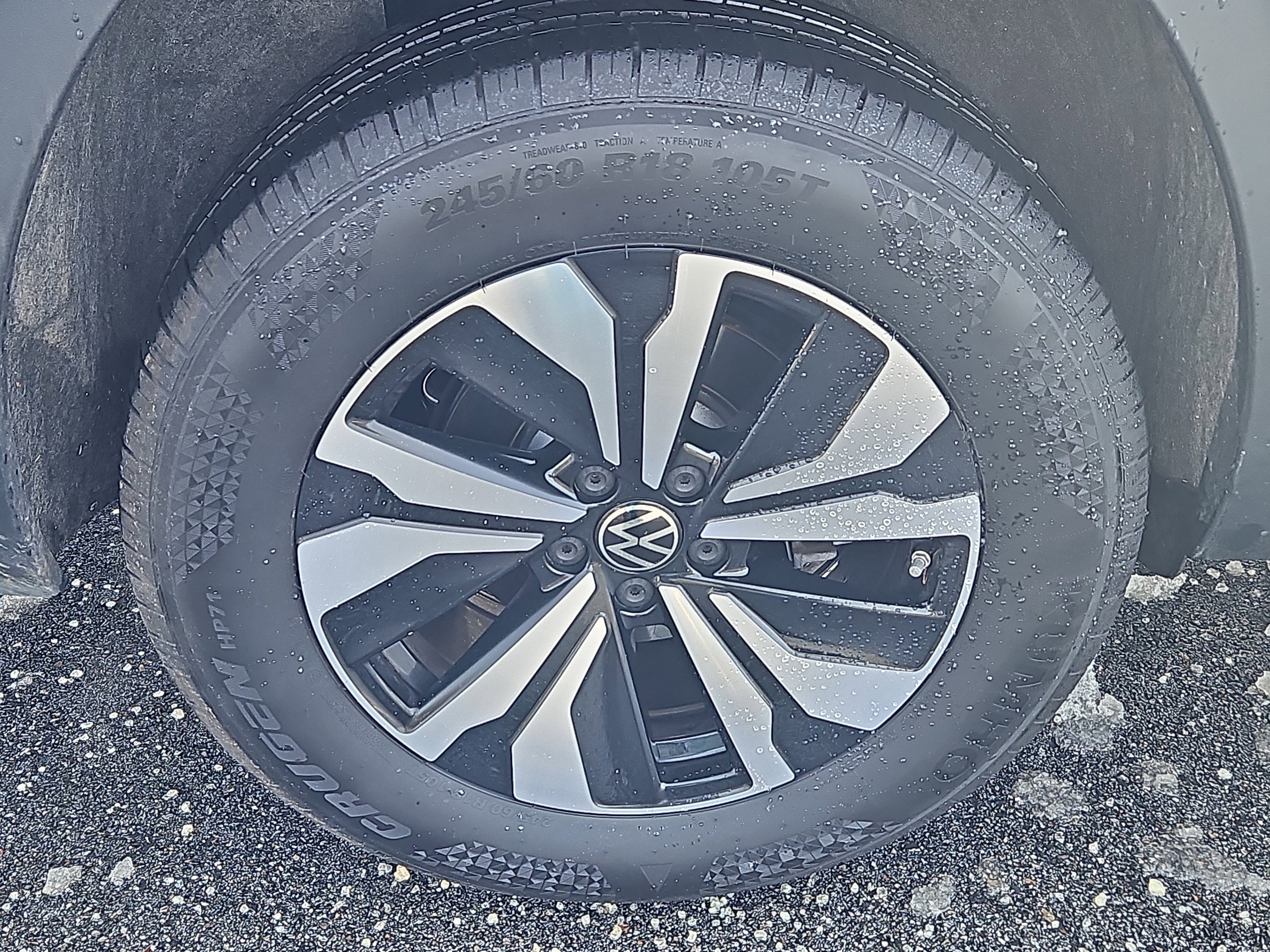 Used 2025 Volkswagen Atlas SE image 28