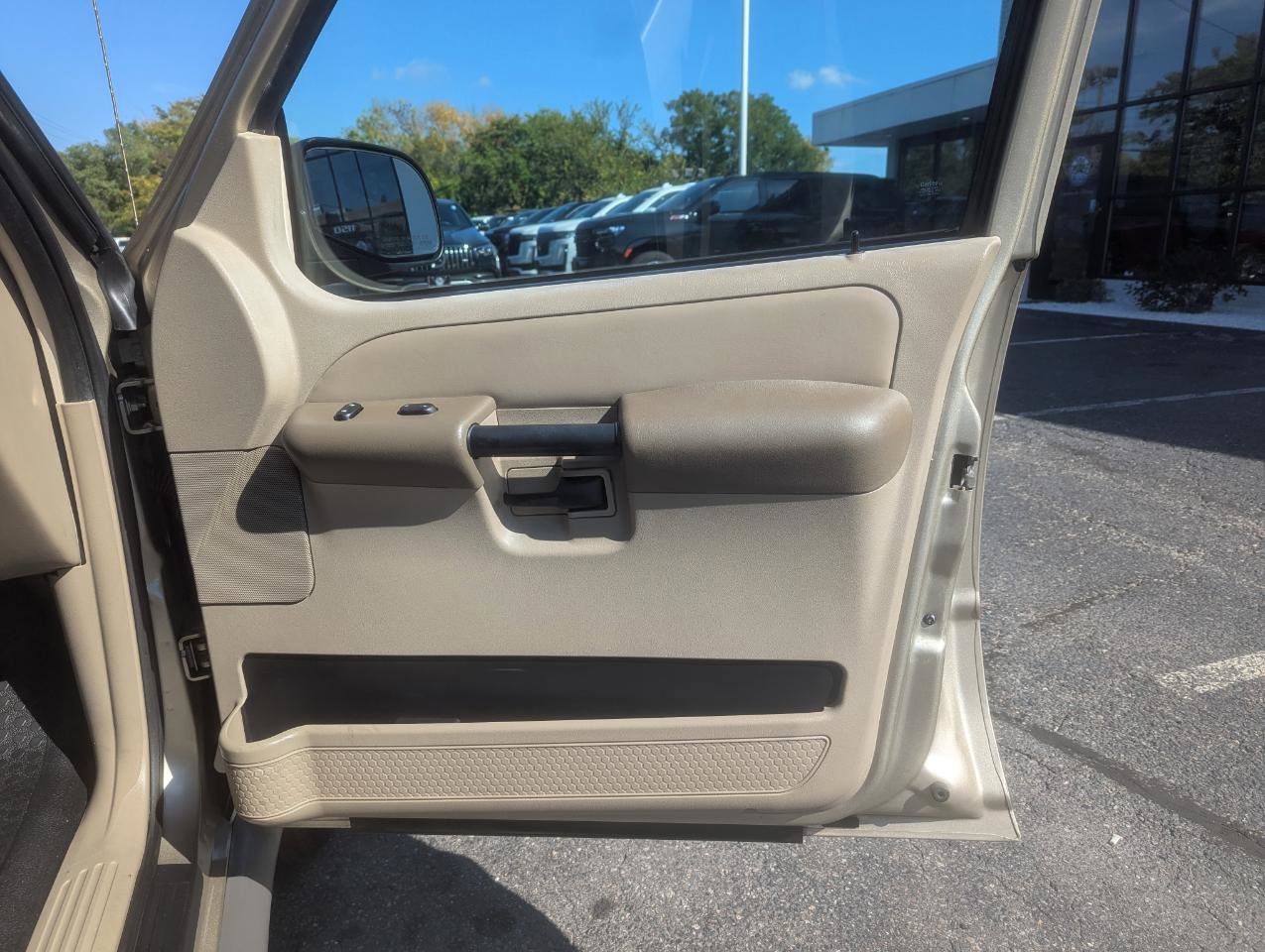 Used 2003 Ford Explorer Sport Trac XLT RWD image 24