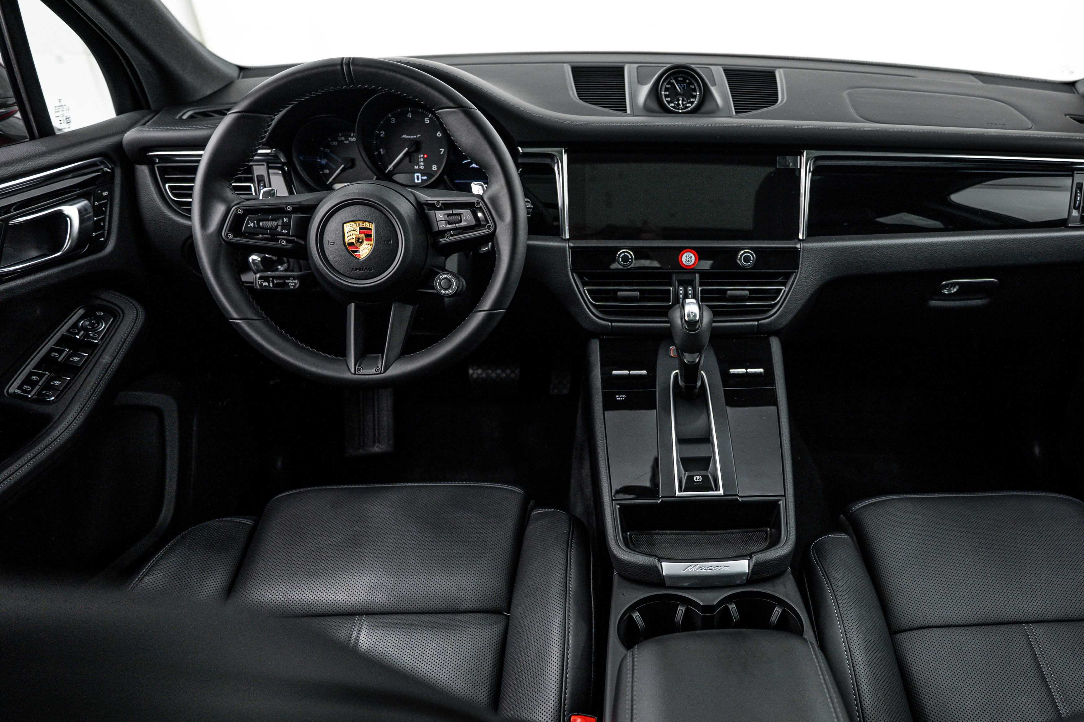Certified 2026 Porsche Macan Turbo AWD/4WD image 13