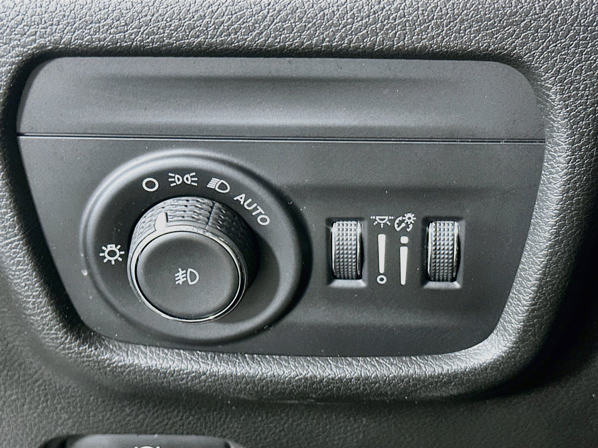 Used 2023 Jeep Grand Cherokee L Limited w/ Luxury Tech Group II AWD/4WD image 17