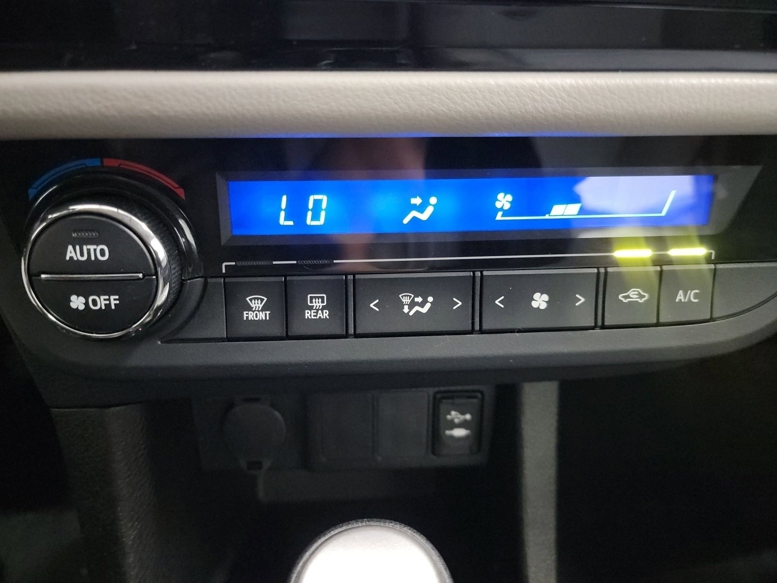 Used 2016 Toyota Corolla LE FWD image 21