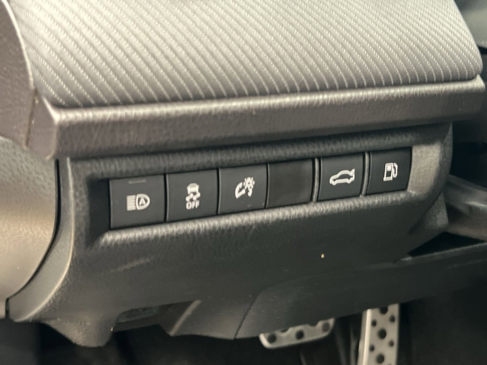 Used 2025 Toyota Camry SE image 29