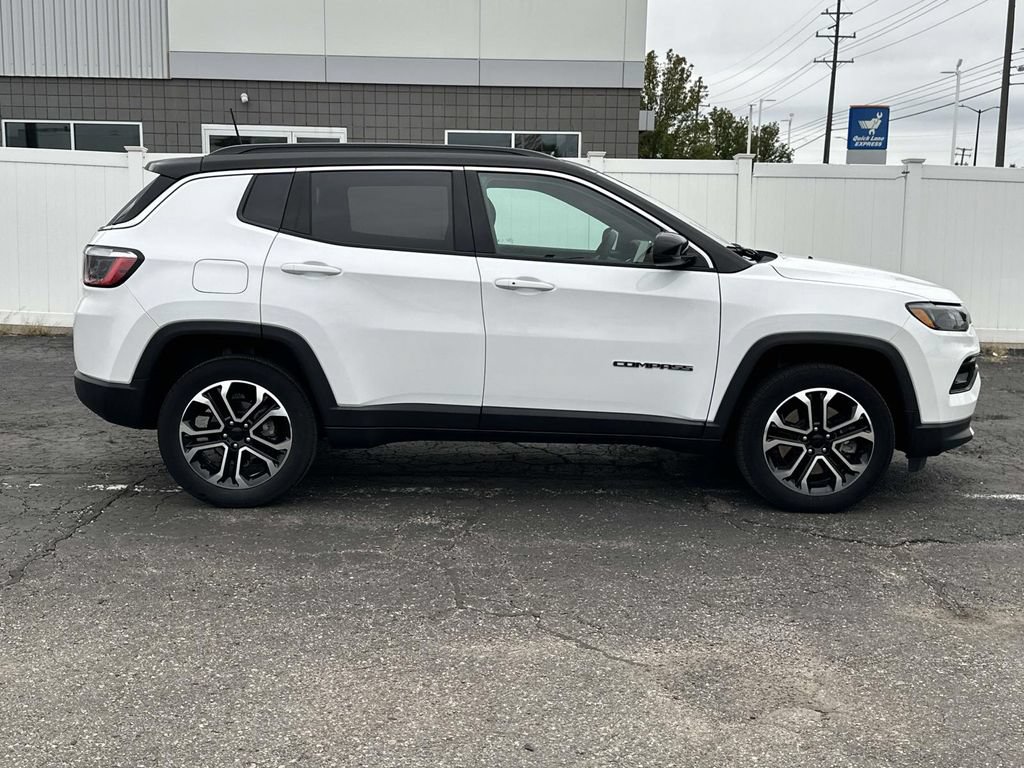Used 2024 Jeep Compass Limited AWD/4WD image 2