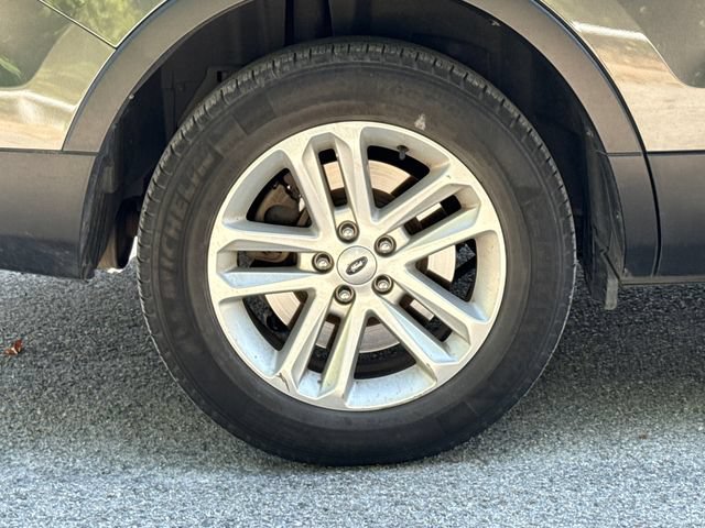 Used 2016 Ford Explorer XLT w/ Equipment Group 202A FWD image 9