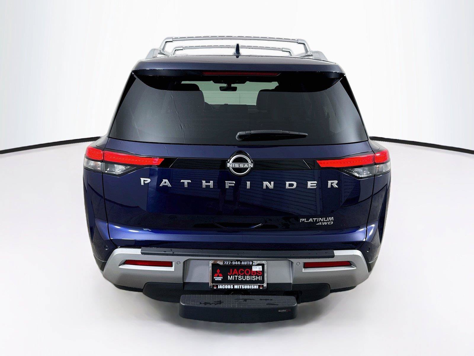 Used 2023 Nissan Pathfinder Platinum w/ Cargo Package AWD/4WD image 4
