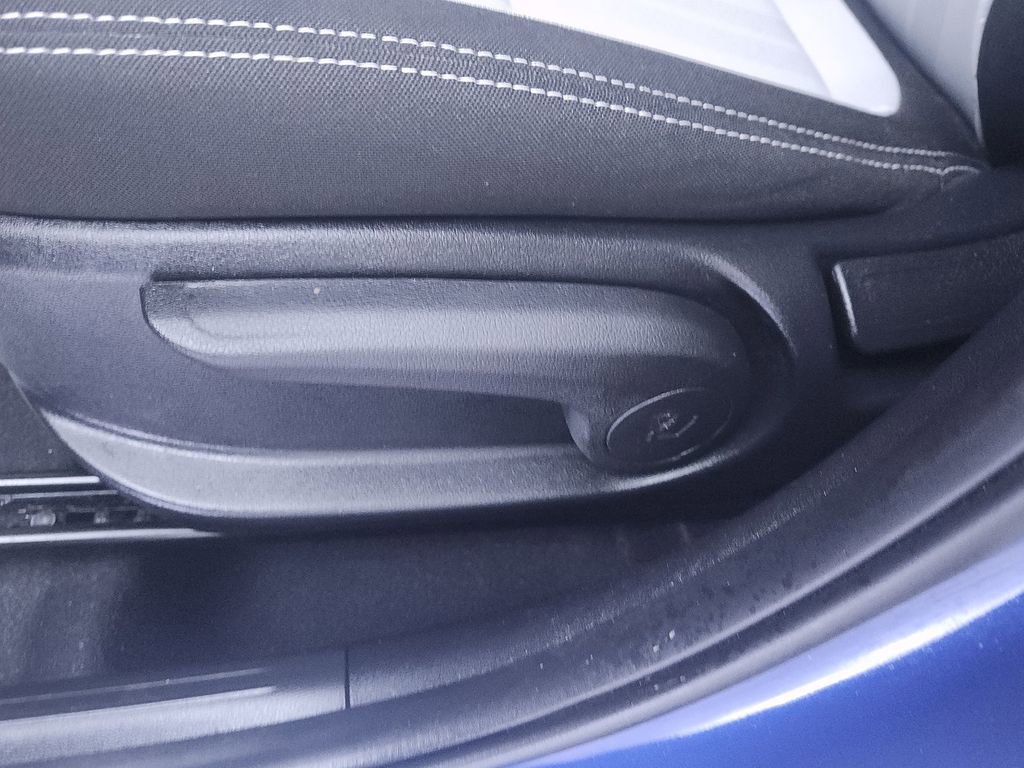 Used 2025 Hyundai Venue SEL FWD image 12