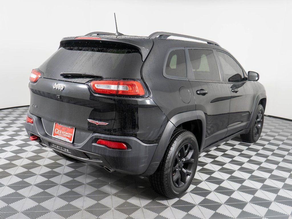 Used 2018 Jeep Cherokee Trailhawk w/ Cold Weather Group image 6