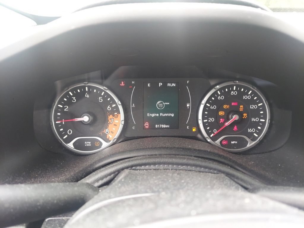 Used 2016 Jeep Renegade Latitude FWD image 1