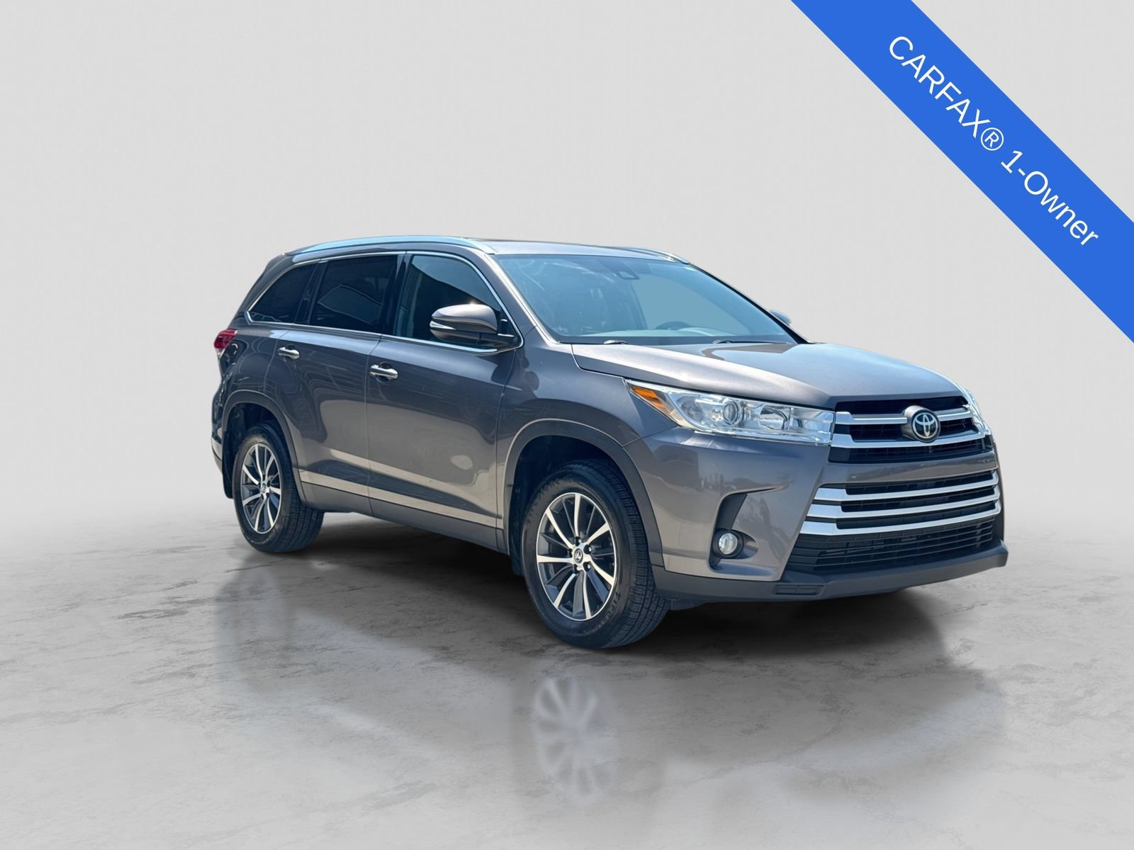 Used 2019 Toyota Highlander XLE w/ Carpet Mat Package (TMS) AWD/4WD image 10