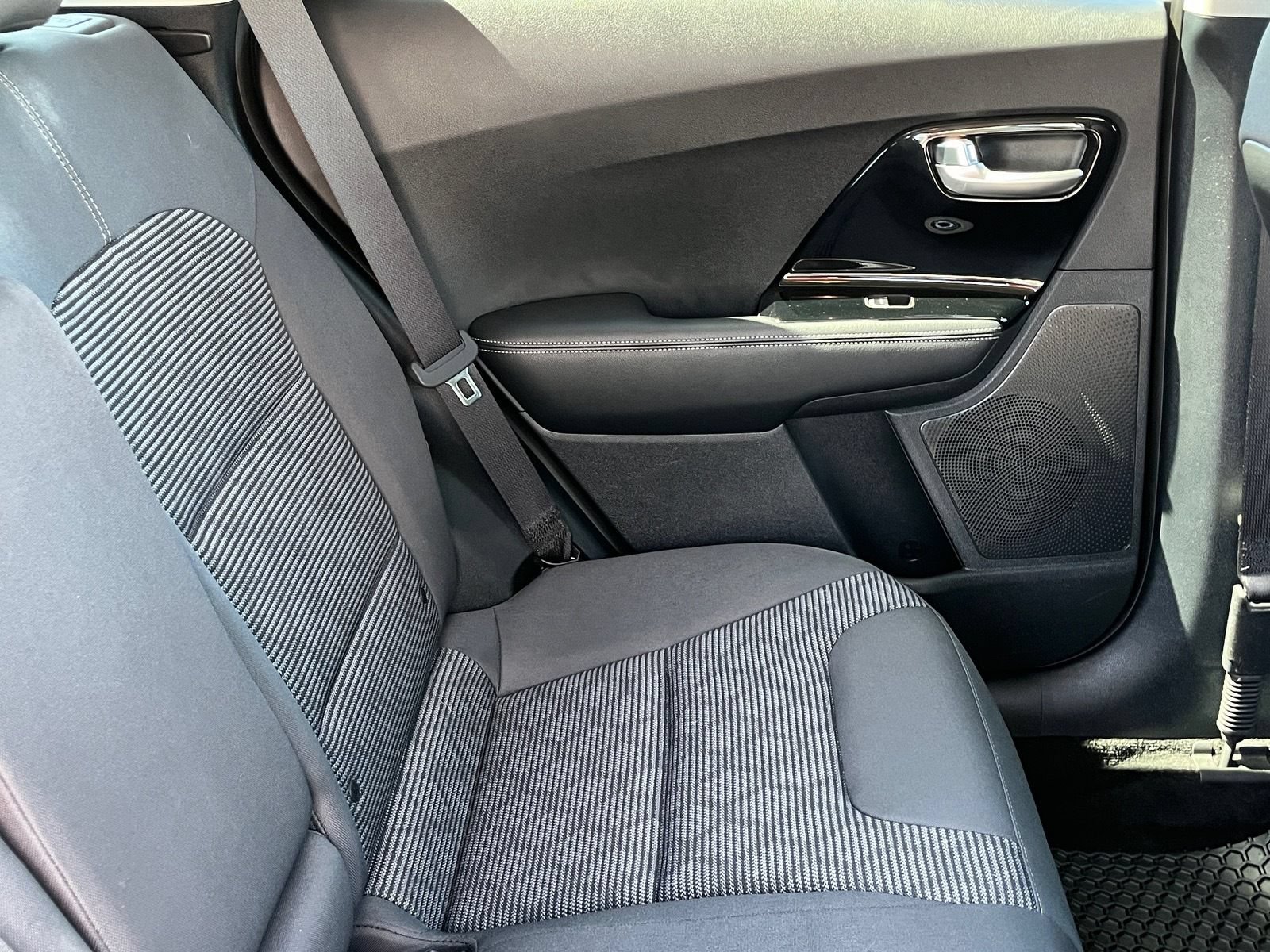 Used 2022 Kia Niro LXS w/ Digital Cluster Package FWD image 11