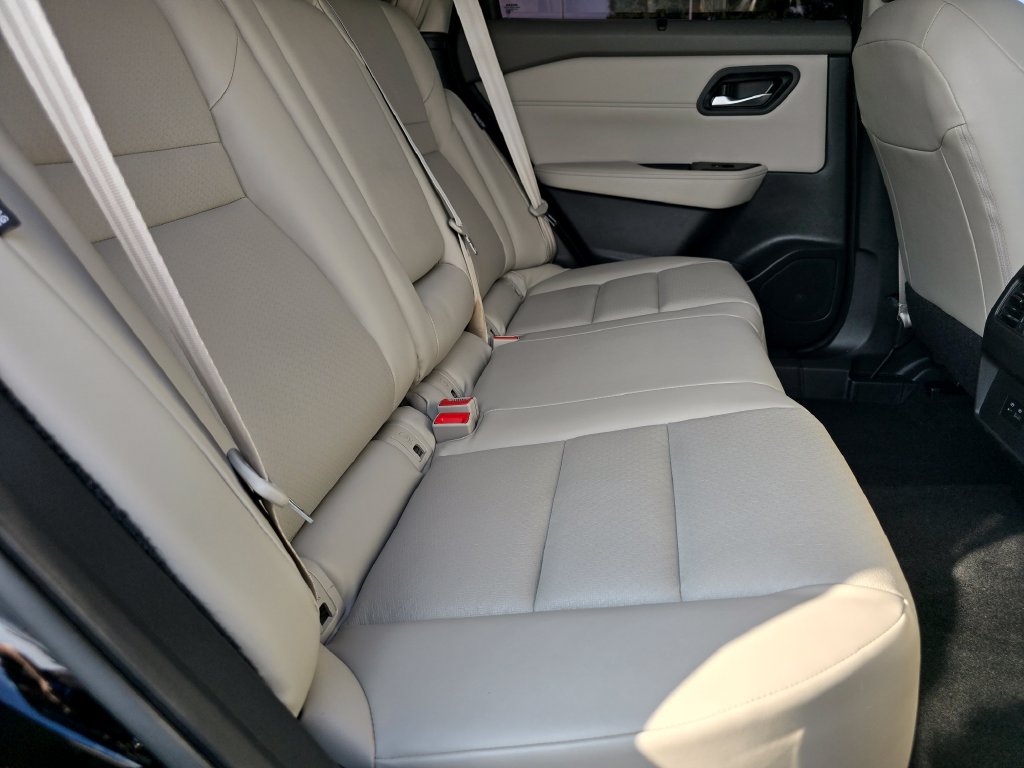 Used 2023 Nissan Rogue SV w/ SV Premium B Package AWD/4WD image 18