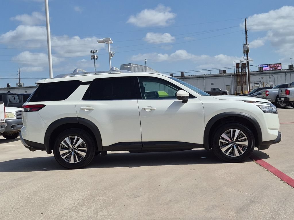 Used 2023 Nissan Pathfinder SL AWD/4WD image 7