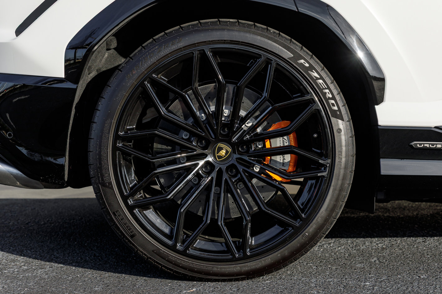 Used 2025 Lamborghini Urus SE image 30