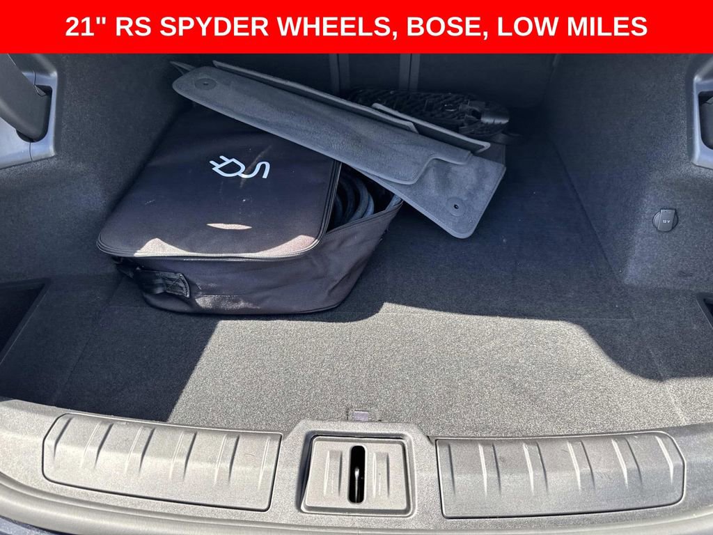 Used 2023 Porsche Taycan image 6