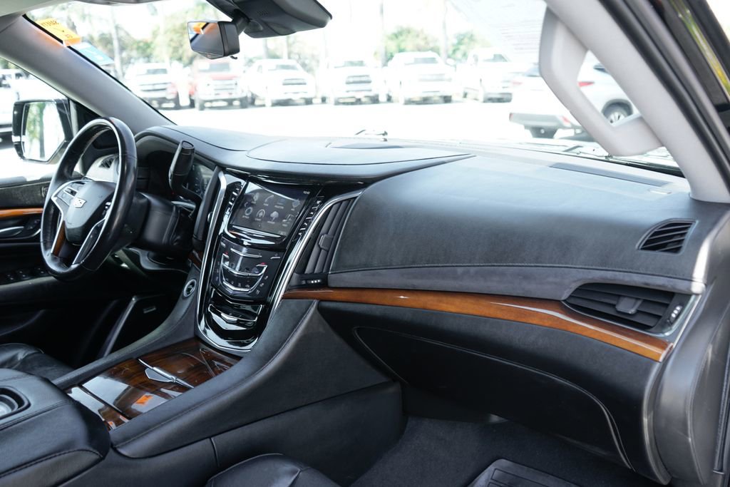 Used 2018 Cadillac Escalade ESV Premium Luxury AWD/4WD image 44