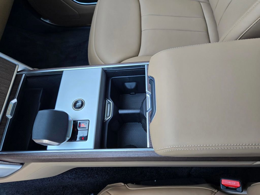 New 2026 Land Rover Range Rover SE image 12