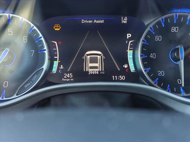 Used 2024 Chrysler Pacifica Touring-L image 8