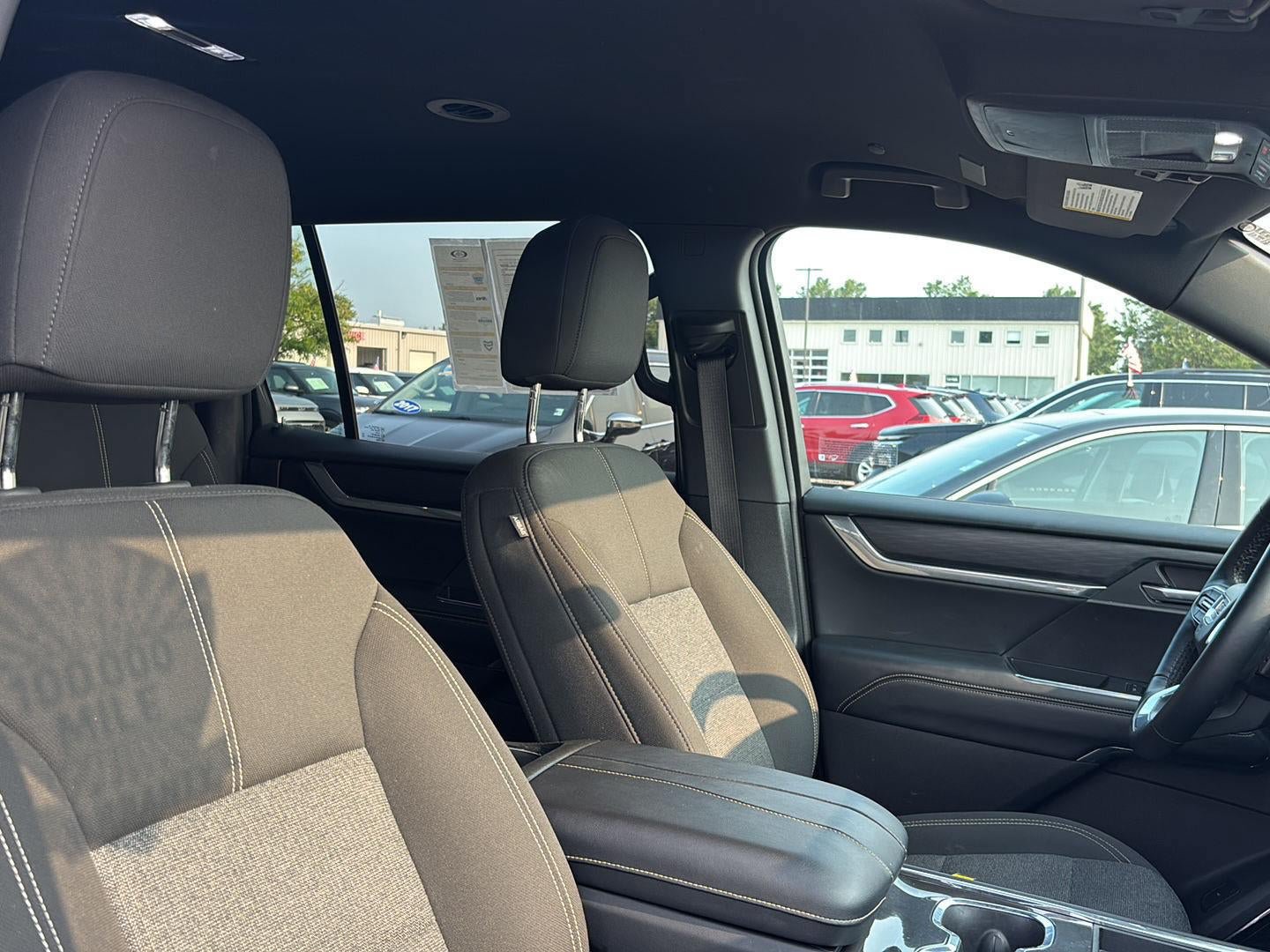 Used 2025 GMC Acadia Elevation AWD/4WD image 29