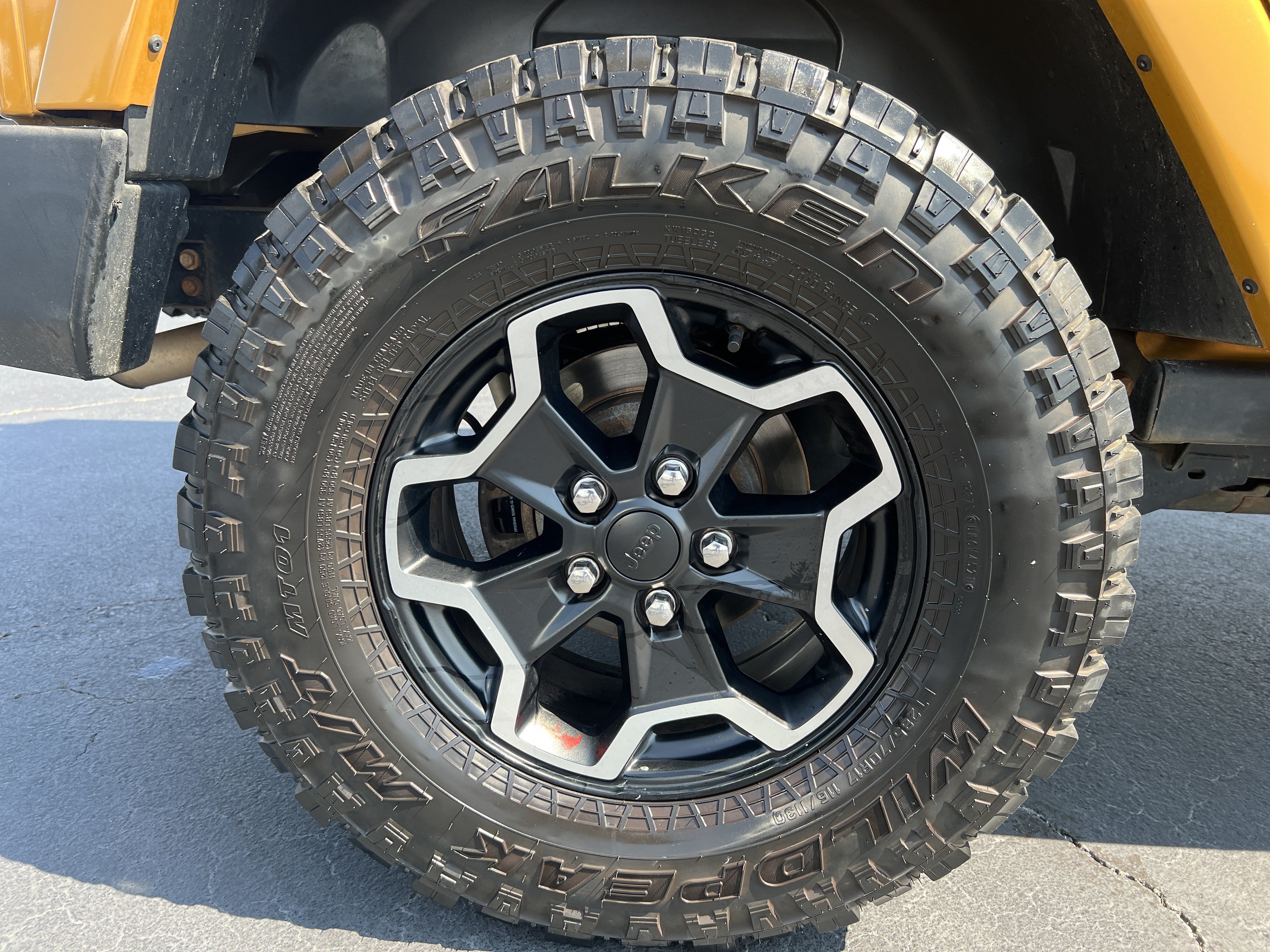 Used 2014 Jeep Wrangler Unlimited Sahara AWD/4WD image 18