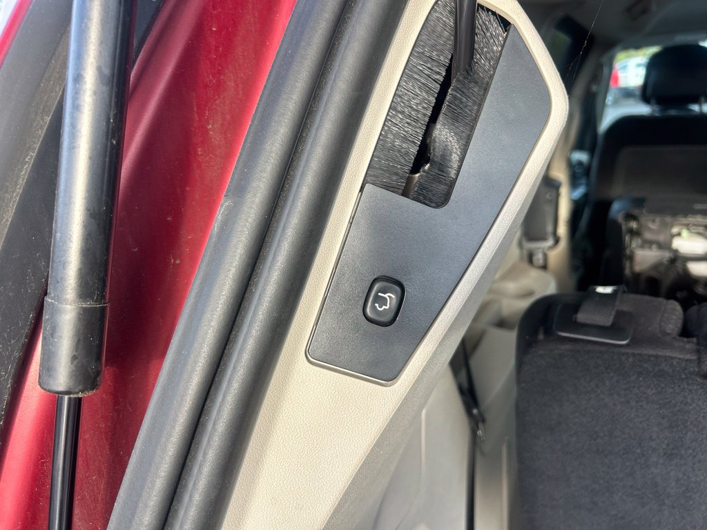 Used 2014 Dodge Grand Caravan SXT w/ Security Group FWD image 11