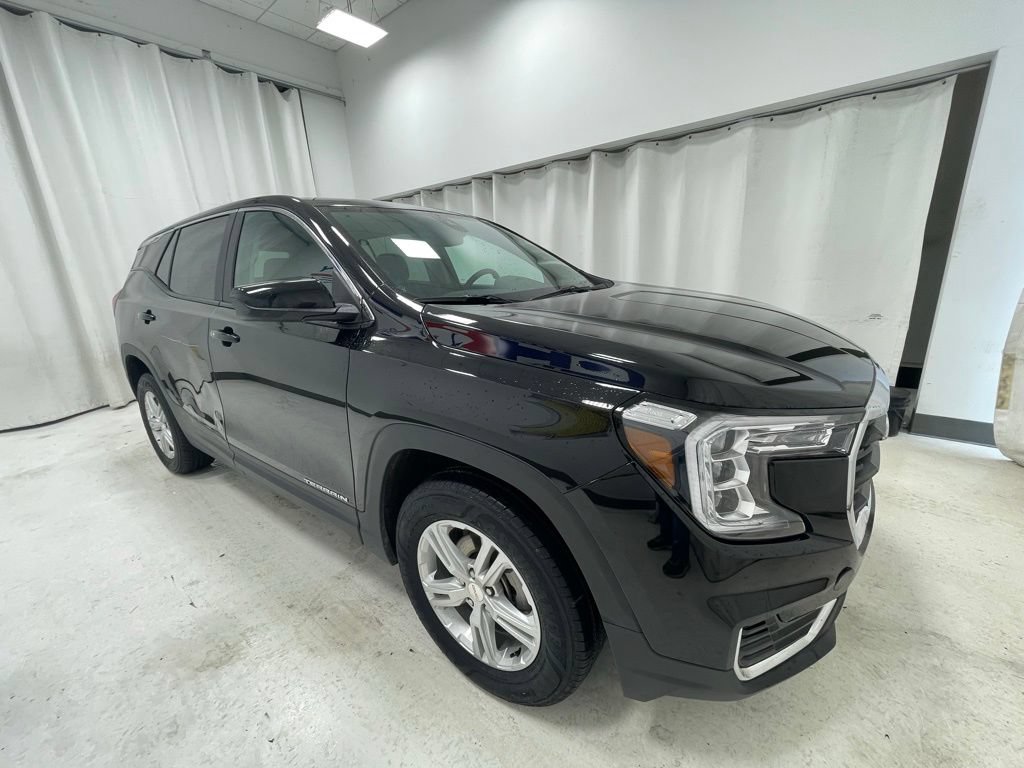 Used 2024 GMC Terrain SLE AWD/4WD image 3