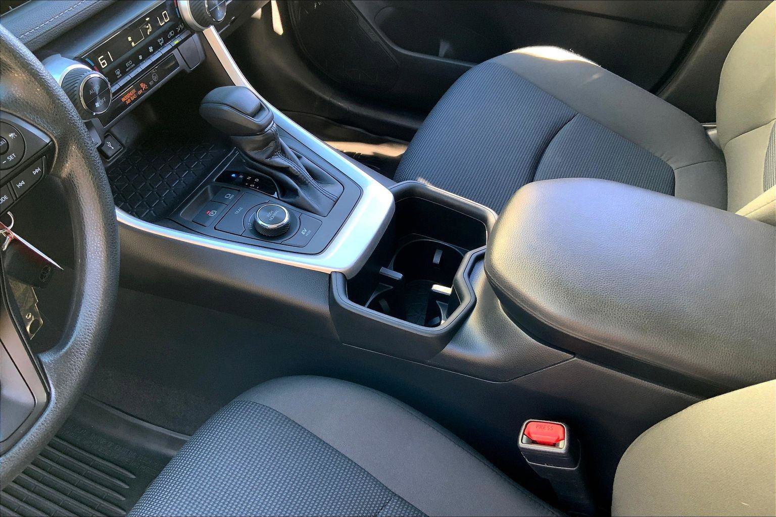 Used 2022 Toyota RAV4 LE image 15