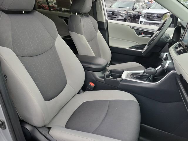 Used 2019 Toyota RAV4 XLE w/ Carpet Mat Package FWD image 24