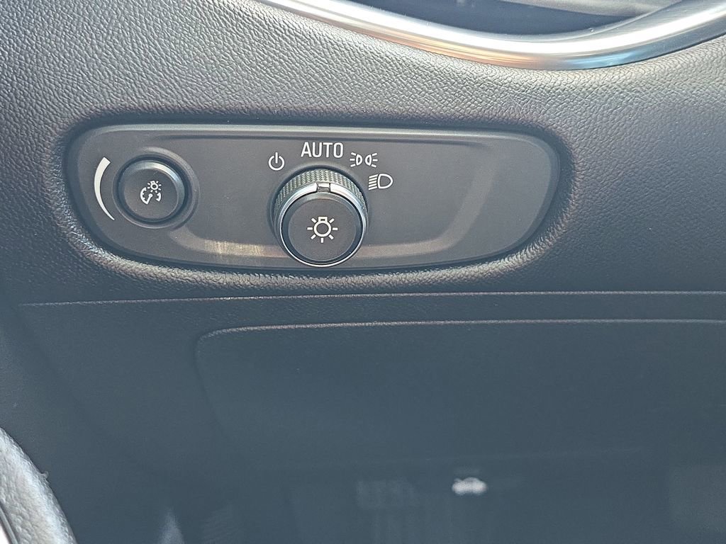 Used 2020 Chevrolet Malibu LT image 24