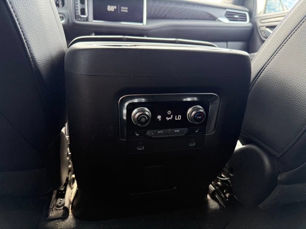 Used 2022 GMC Yukon XL Denali AWD/4WD image 25
