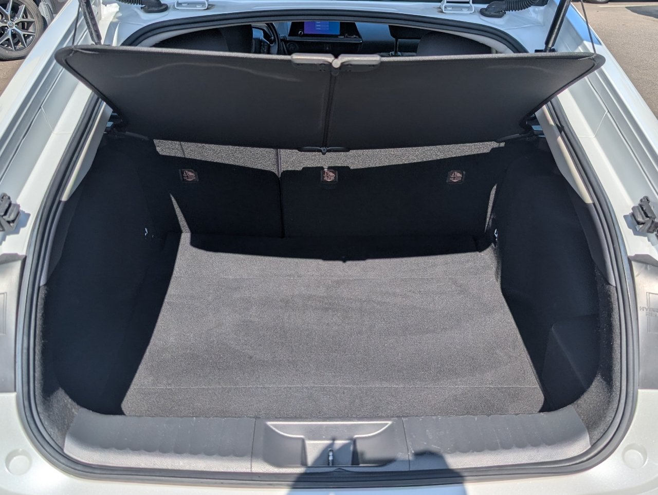 Used 2025 Toyota Prius LE FWD image 9
