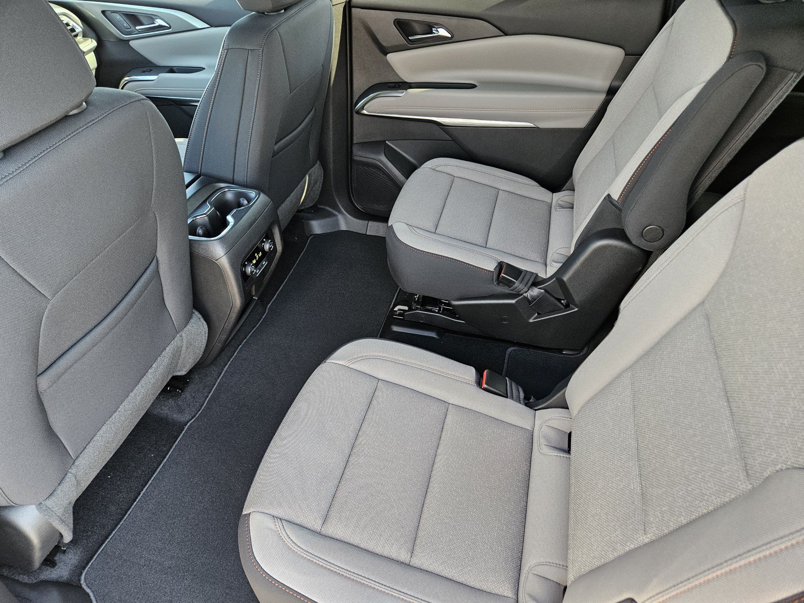 New 2027 Chevrolet Traverse LT w/ Midnight/Sport Edition FWD image 19