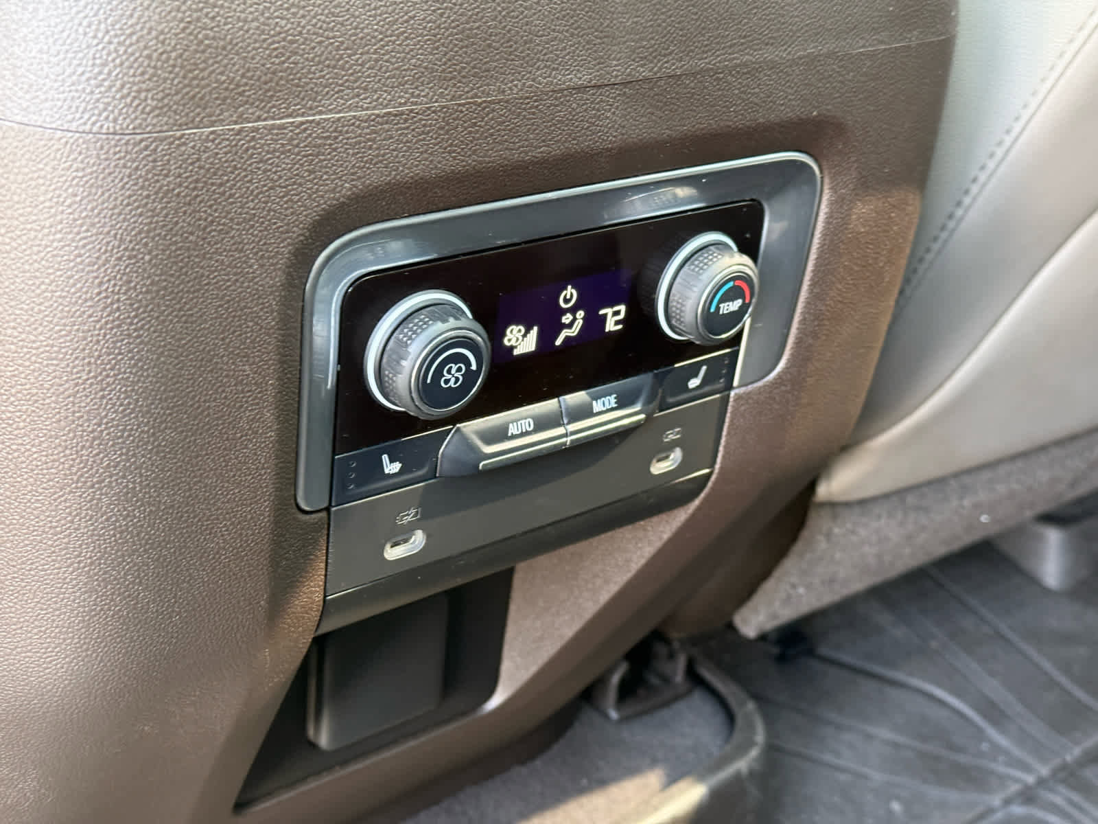 Used 2021 Chevrolet Tahoe Z71 w/ Z71 Signature Package image 31