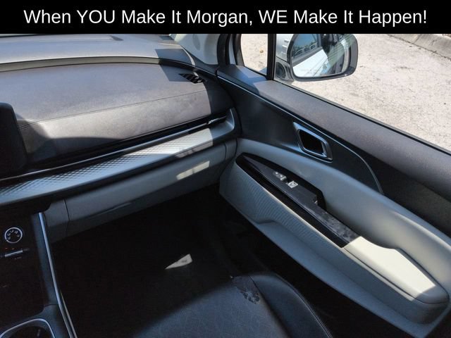 Used 2023 Kia Carnival LX FWD image 19