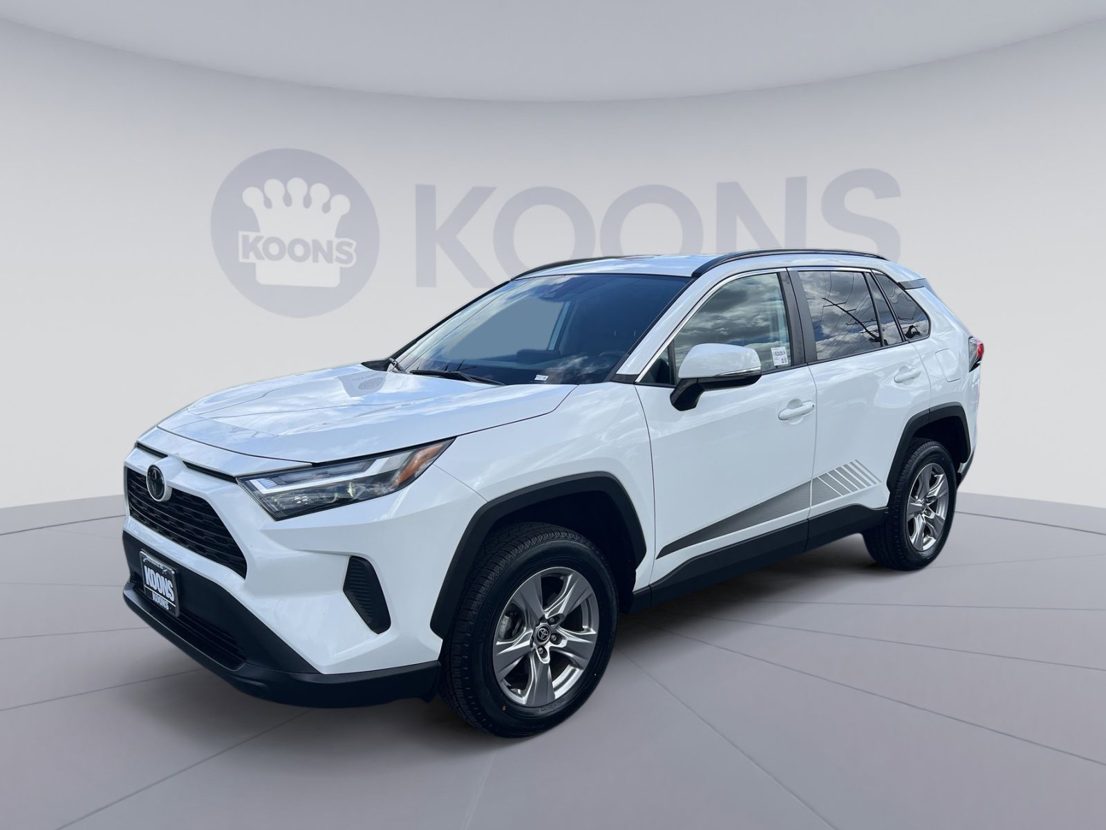 Used 2022 Toyota RAV4 XLE AWD/4WD image 1