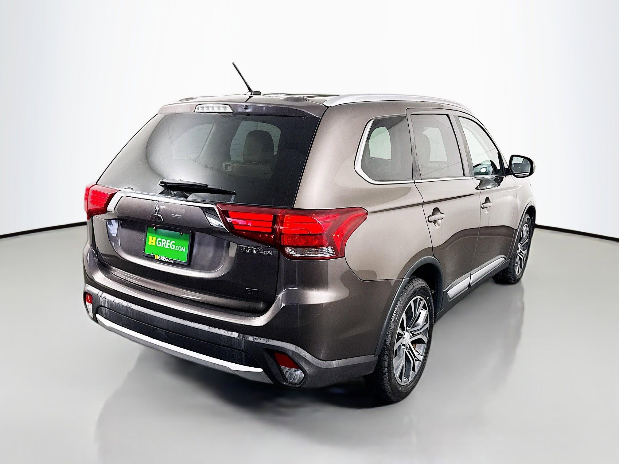 Used 2016 Mitsubishi Outlander GT AWD/4WD image 10
