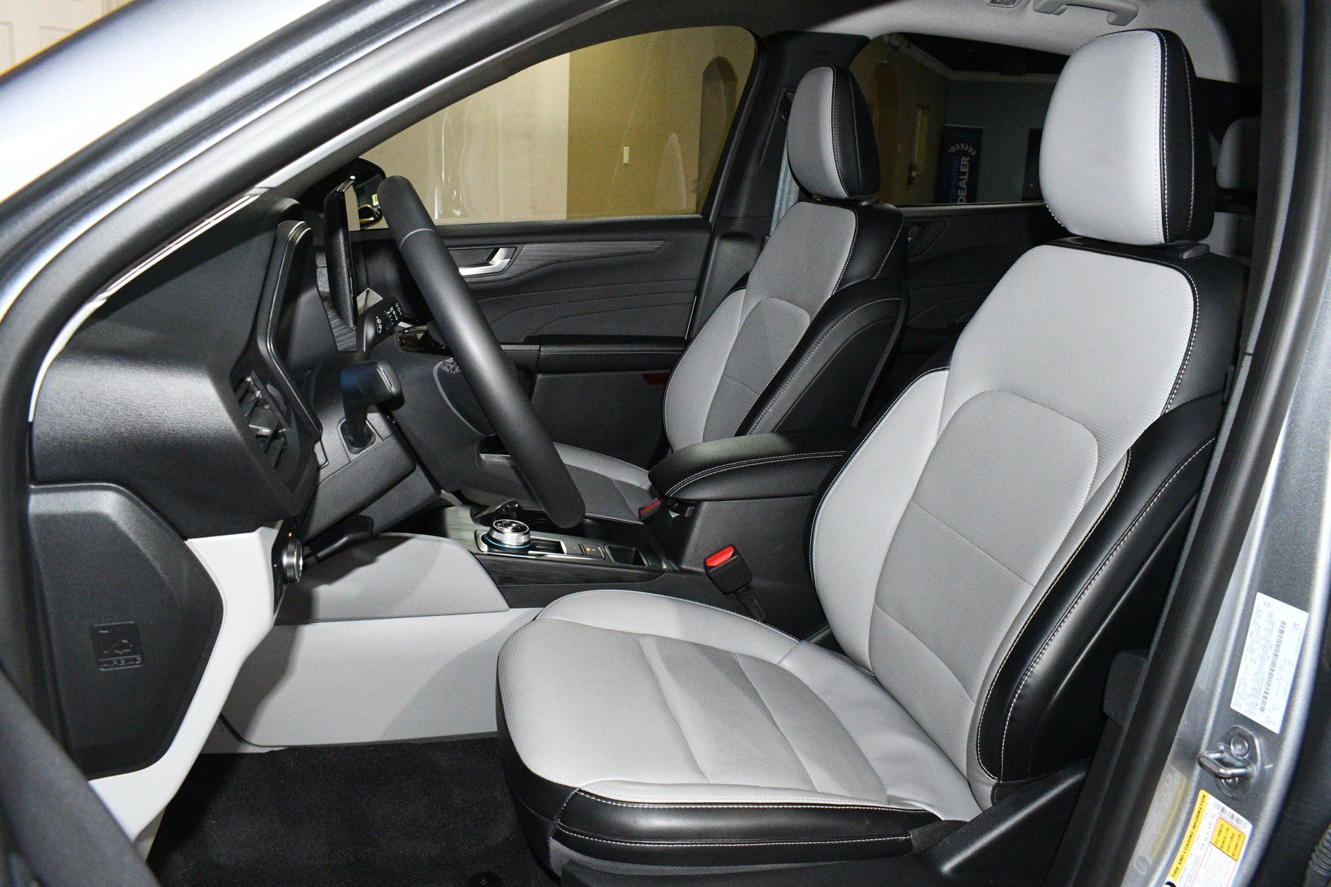 Used 2024 Ford Escape Platinum AWD/4WD image 7
