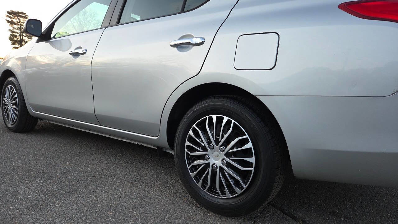 Used 2013 Nissan Versa SV image 8