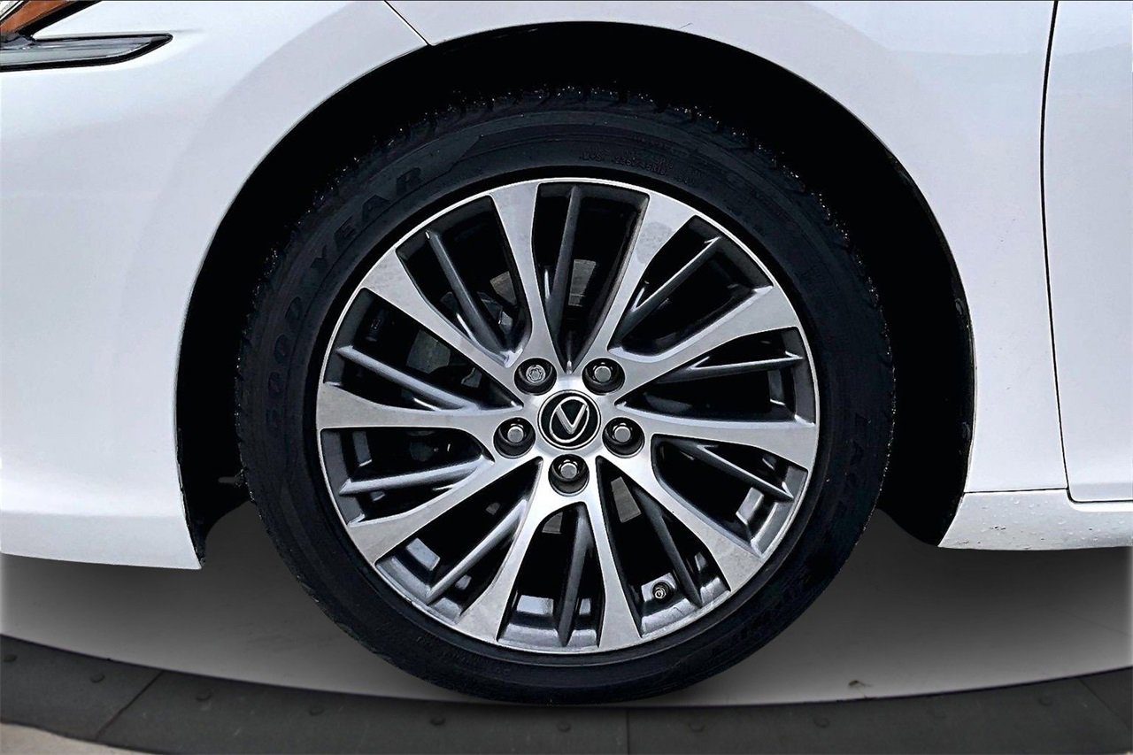 Used 2019 Lexus ES 350 w/ Premium Package image 34