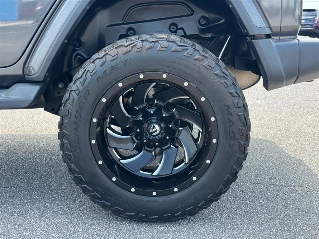 Used 2018 Jeep Wrangler Unlimited Sahara AWD/4WD image 9