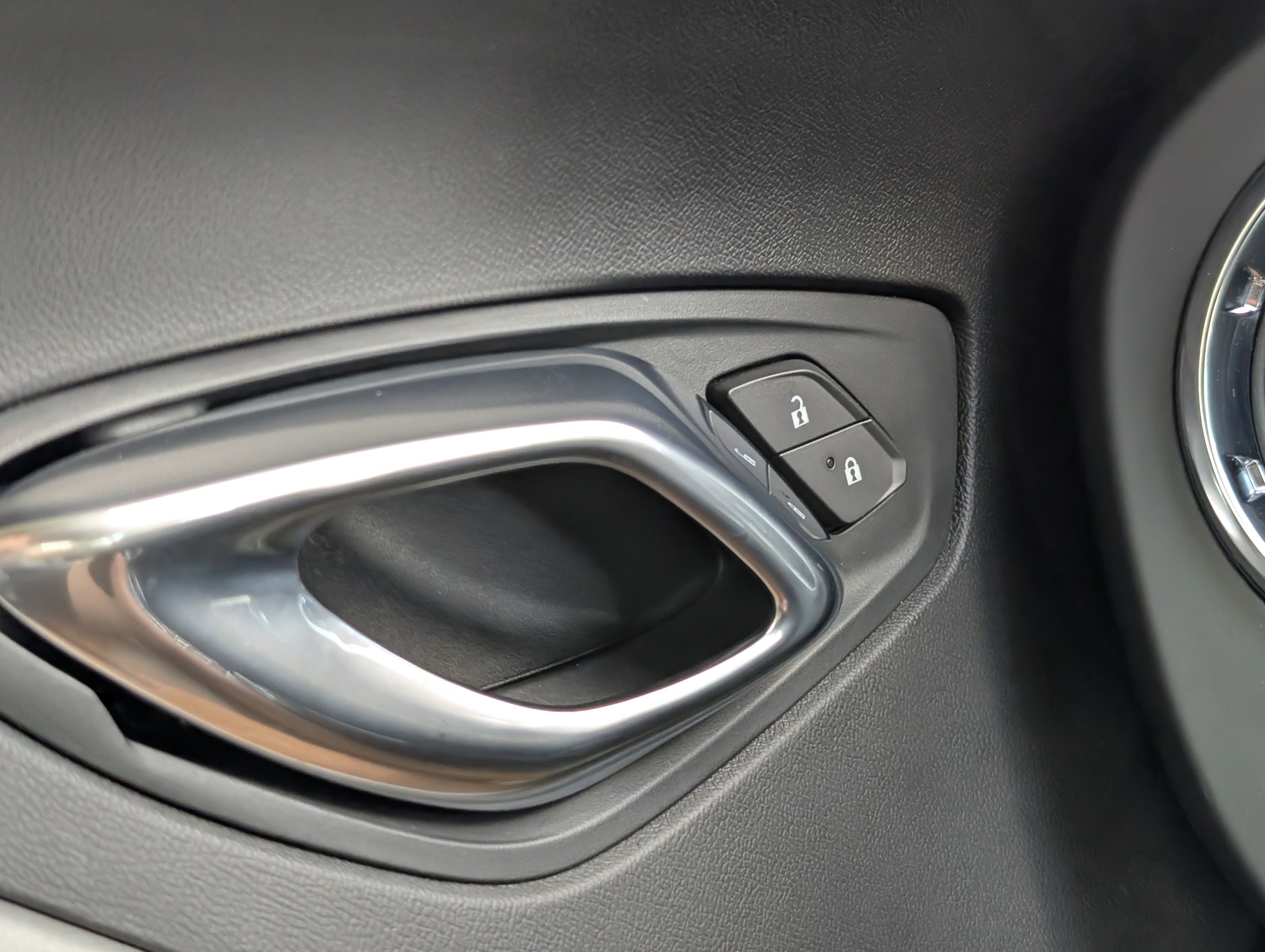 Used 2021 Chevrolet Camaro LT image 25