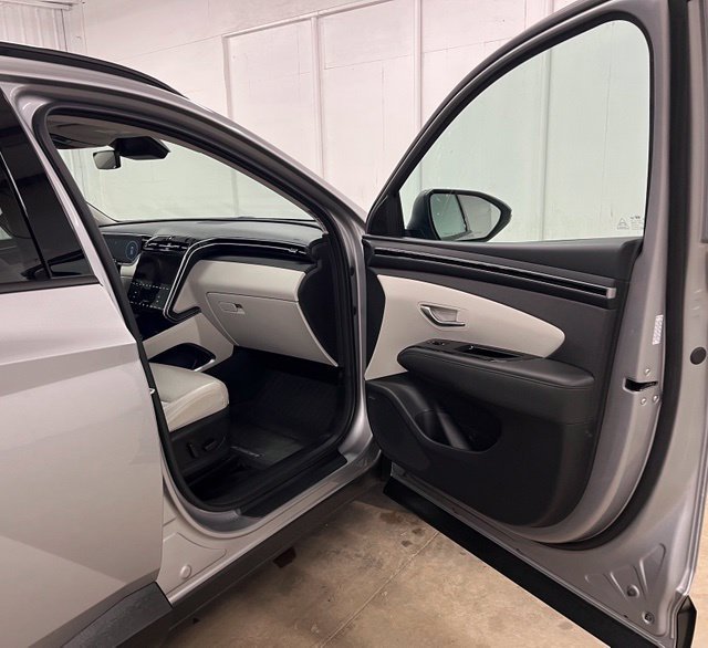 Used 2023 Hyundai Tucson Limited AWD/4WD image 17