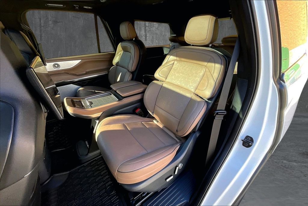 Used 2025 Lincoln Navigator Black Label image 22