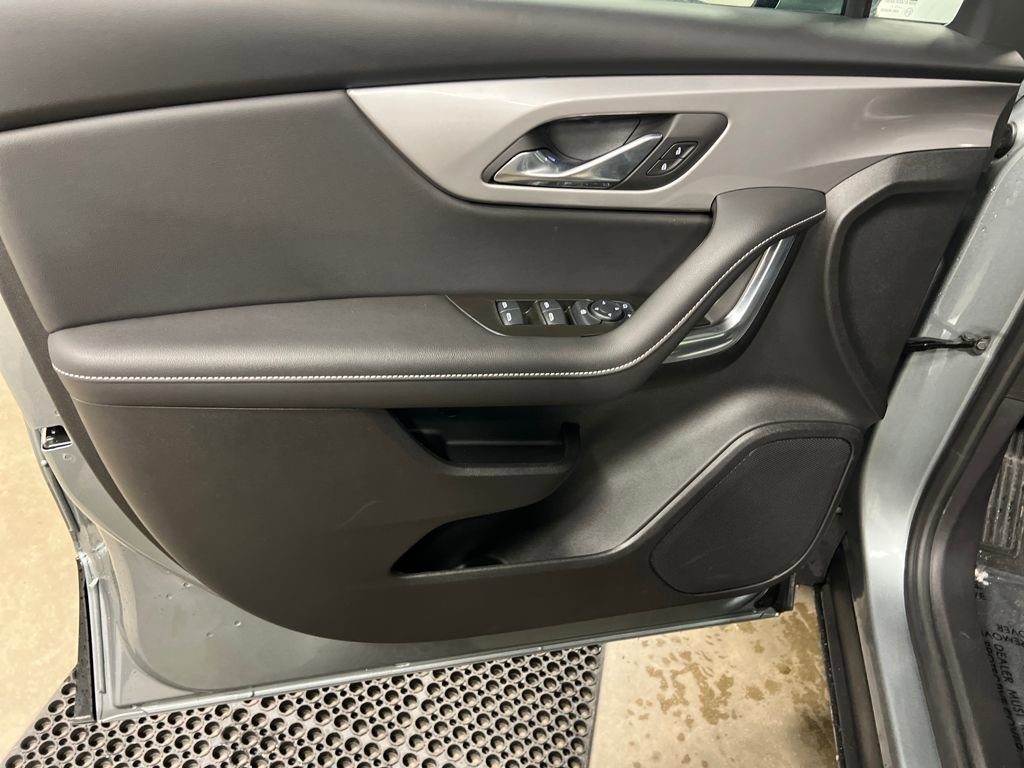 Certified 2025 Chevrolet Blazer LT w/ Driver Confidence Package image 15